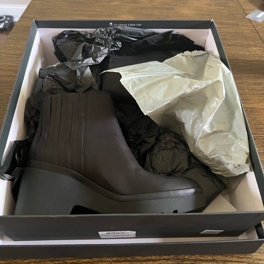 Eileen Fisher Black Ankle Booties Sleek Design
